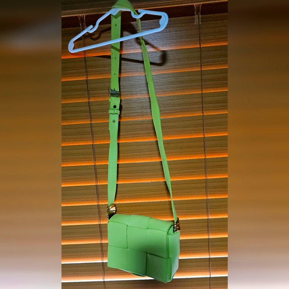 Very cute Lime Cream crossbody